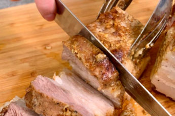 Сочная, ароматная и очень вкусная грудинка: и в холодном виде, и в горячем великолепна