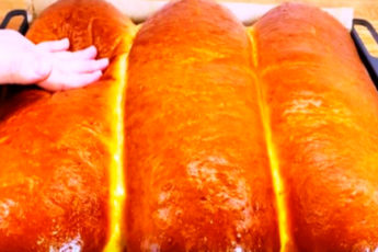Вкусный, ароматный и пышный хлеб. При нарезке не рассыпается, хрустящая корочка и пористый мякиш внутри